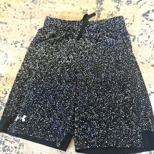 Under Armour Boys Shorts; Youth Large
